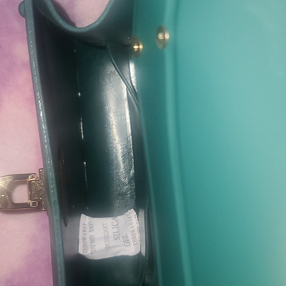 Most Wanted Purse - Picture 15 of 15